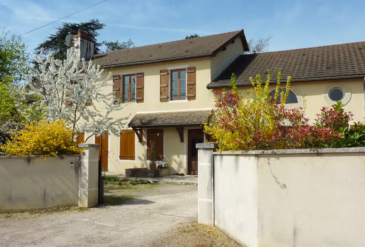 gite-grande capacité-bourgogne-givry-facade slider